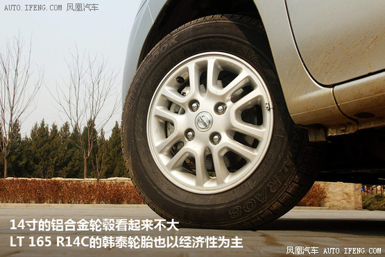 试驾日产NV200
