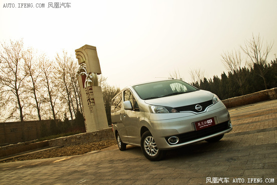 试驾日产NV200