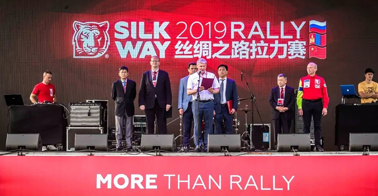 2019丝绸之路拉力赛开赛 郑州日产纳瓦拉车队霸气亮相