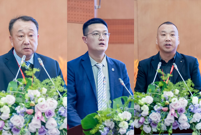 图3：临沧乐翔总经理郭毅斌（左一）、锡林浩特顺达亚飞总经理李磊（中）、新疆亚中奎屯总经理丛景海（右一）.jpg